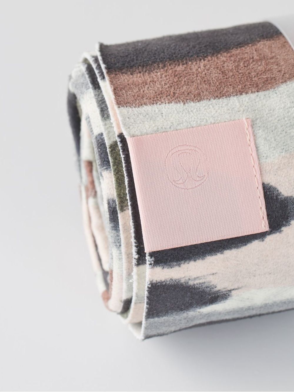 Lululemon The Towel
Coast Camo Butter Pink Multi - Picture 2 of 4